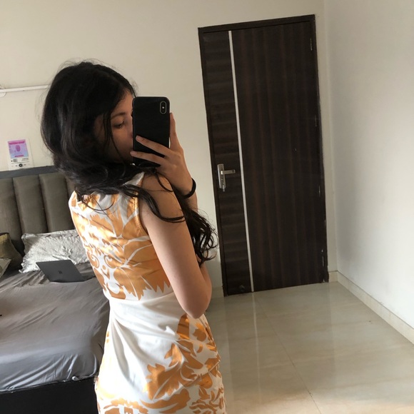 Patterned white dress - Picture 2 of 3